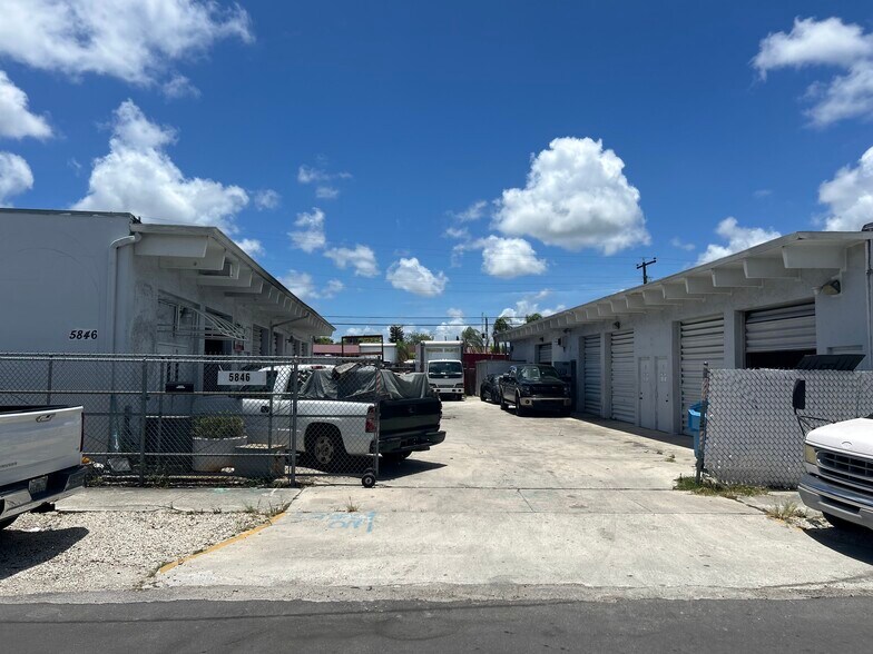 5840-5846 Funston St, Hollywood, FL à louer - Photo du bâtiment - Image 1 de 15