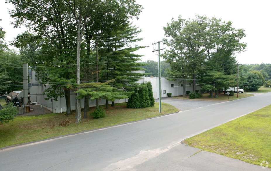 16 Southwood Dr, Bloomfield, CT for sale - Building Photo - Image 3 of 5