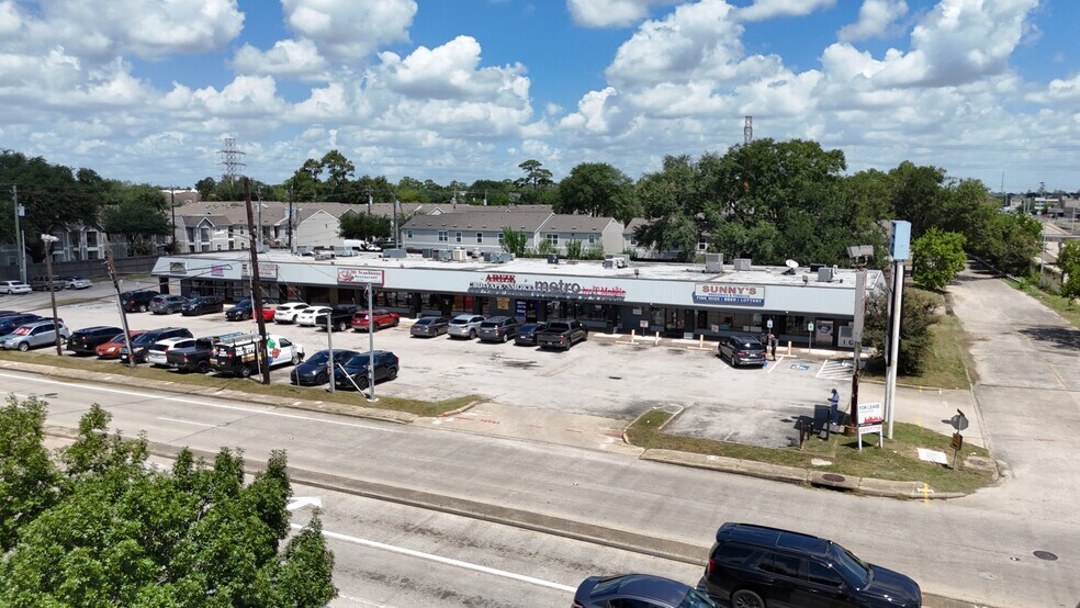 3401 N Shepherd Dr, Houston, TX à louer - Photo du bâtiment - Image 2 de 5