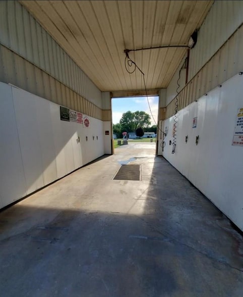 911 S Logan St, Lena, IL for sale - Building Photo - Image 3 of 11