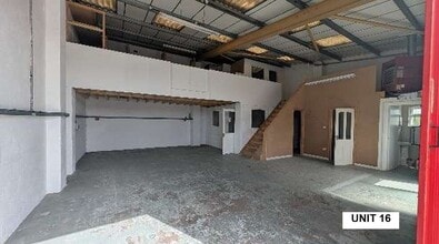 Lynn Ln, Shenstone for lease Interior Photo- Image 2 of 3
