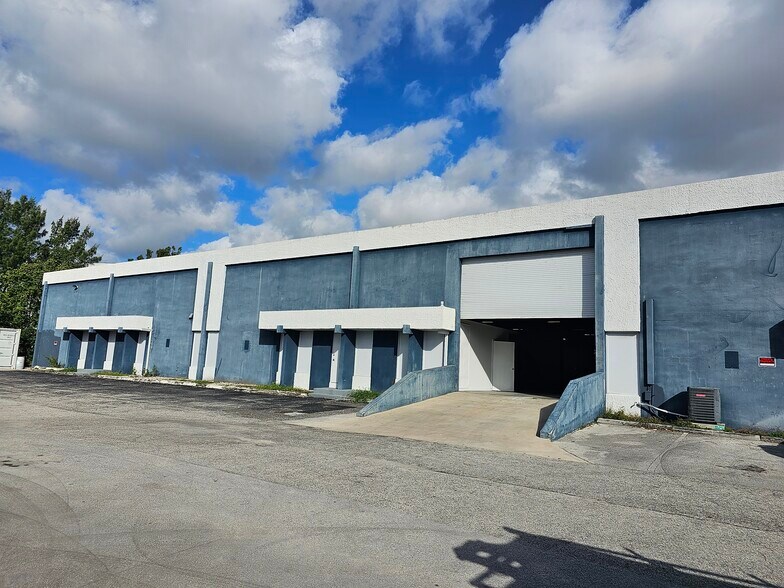3277 SE 14th Ave, Fort Lauderdale, FL à louer - Photo du bâtiment - Image 3 de 42