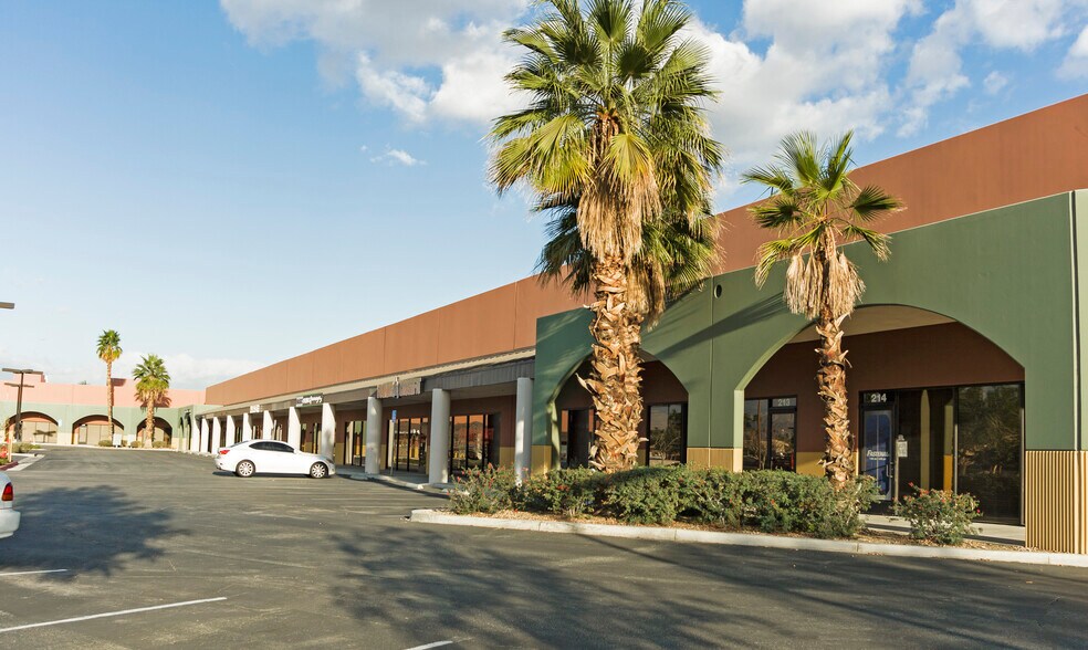 78078 Country Club Dr, Bermuda Dunes, CA à louer - Photo du bâtiment - Image 2 de 46