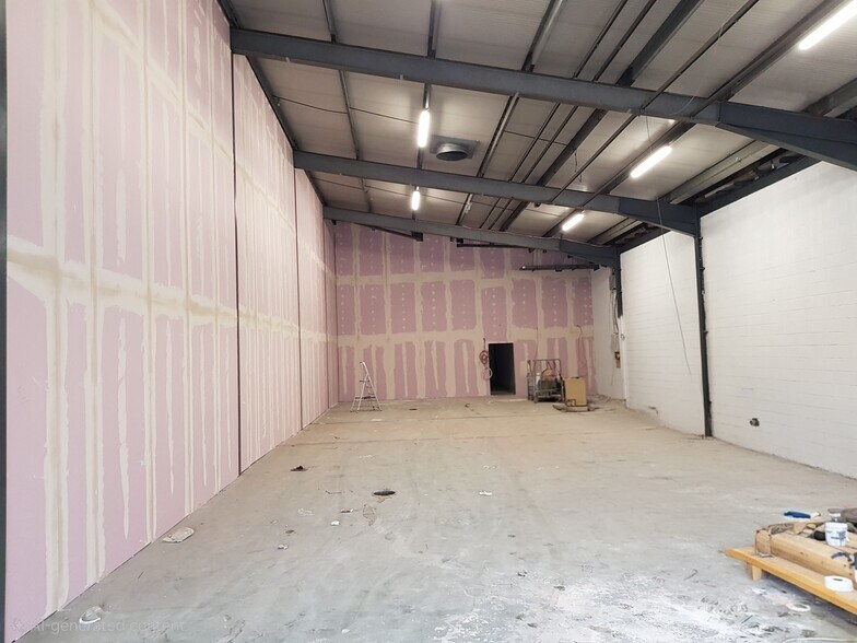 7 Edgefield Rd, Loanhead à louer - Photo du bâtiment - Image 3 de 8