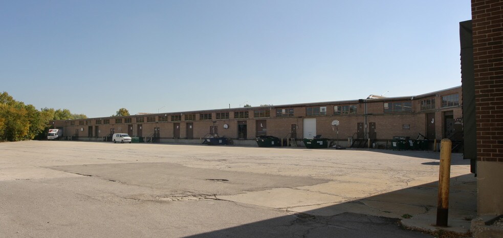 151 S Pfingsten Rd, Deerfield, IL for lease - Building Photo - Image 2 of 3