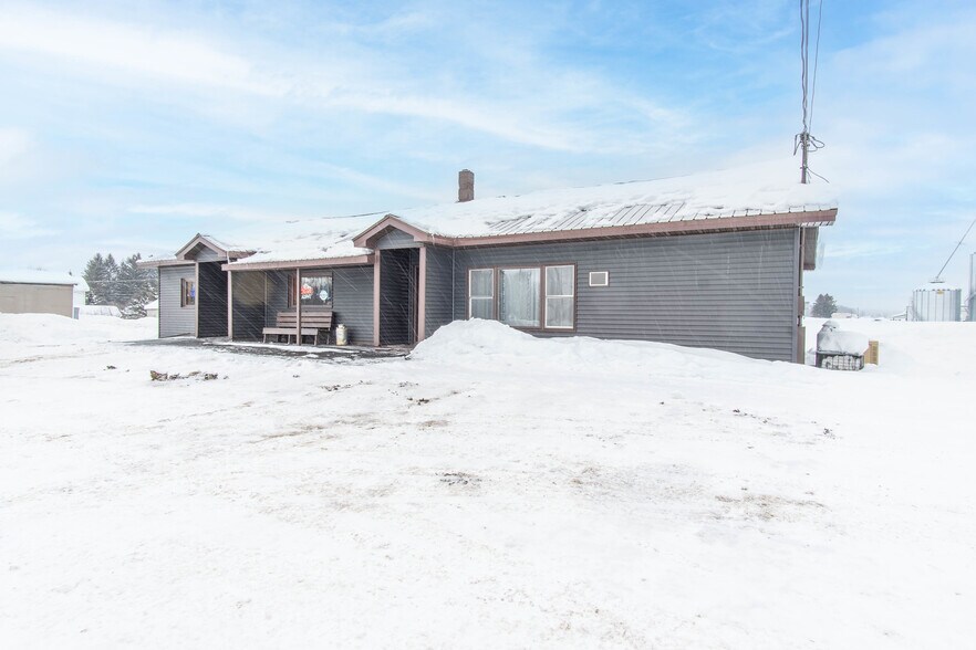 5551 Naumburg Ln, Castorland, NY à vendre - Photo du bâtiment - Image 1 de 33
