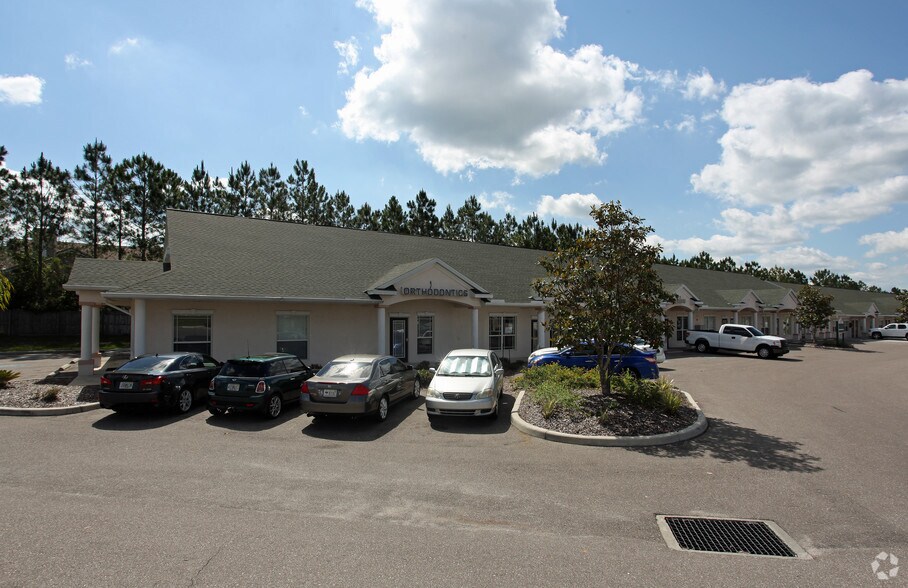 10353 Cross Creek Blvd, Tampa, FL à louer - Photo du bâtiment - Image 2 de 7