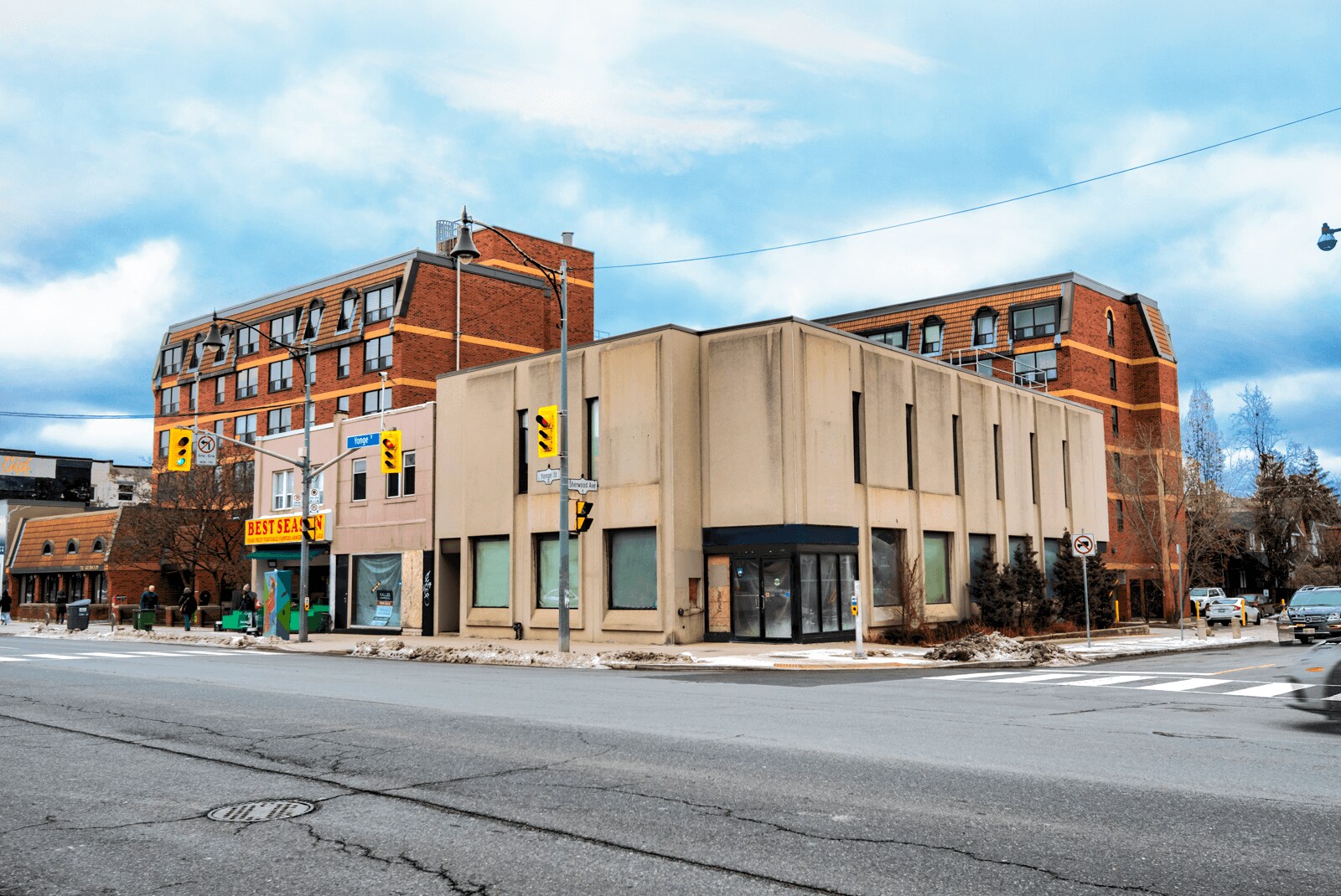 2559 Yonge St, Toronto, ON à vendre Photo principale- Image 1 de 1