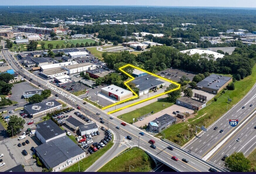 2266 Pawtucket Ave, East Providence, RI à vendre Photo du bâtiment- Image 1 de 8