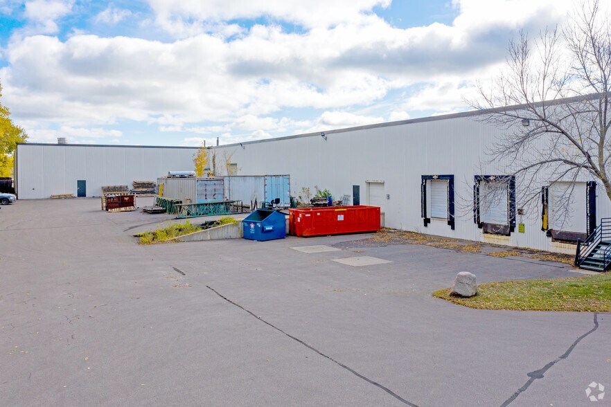 141-143 N Jonathan Blvd N, Chaska, MN à louer - Photo du bâtiment - Image 3 de 12