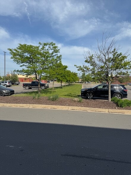 50700-50870 Gratiot Ave, Chesterfield, MI for lease - Building Photo - Image 3 of 35