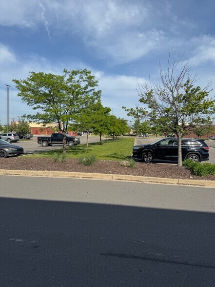 50700-50870 Gratiot Ave, Chesterfield, MI à louer - Photo du bâtiment - Image 3 de 35