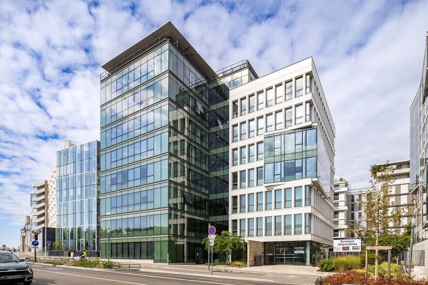 Office in Lyon for lease - Primary Photo - Image 3 of 25