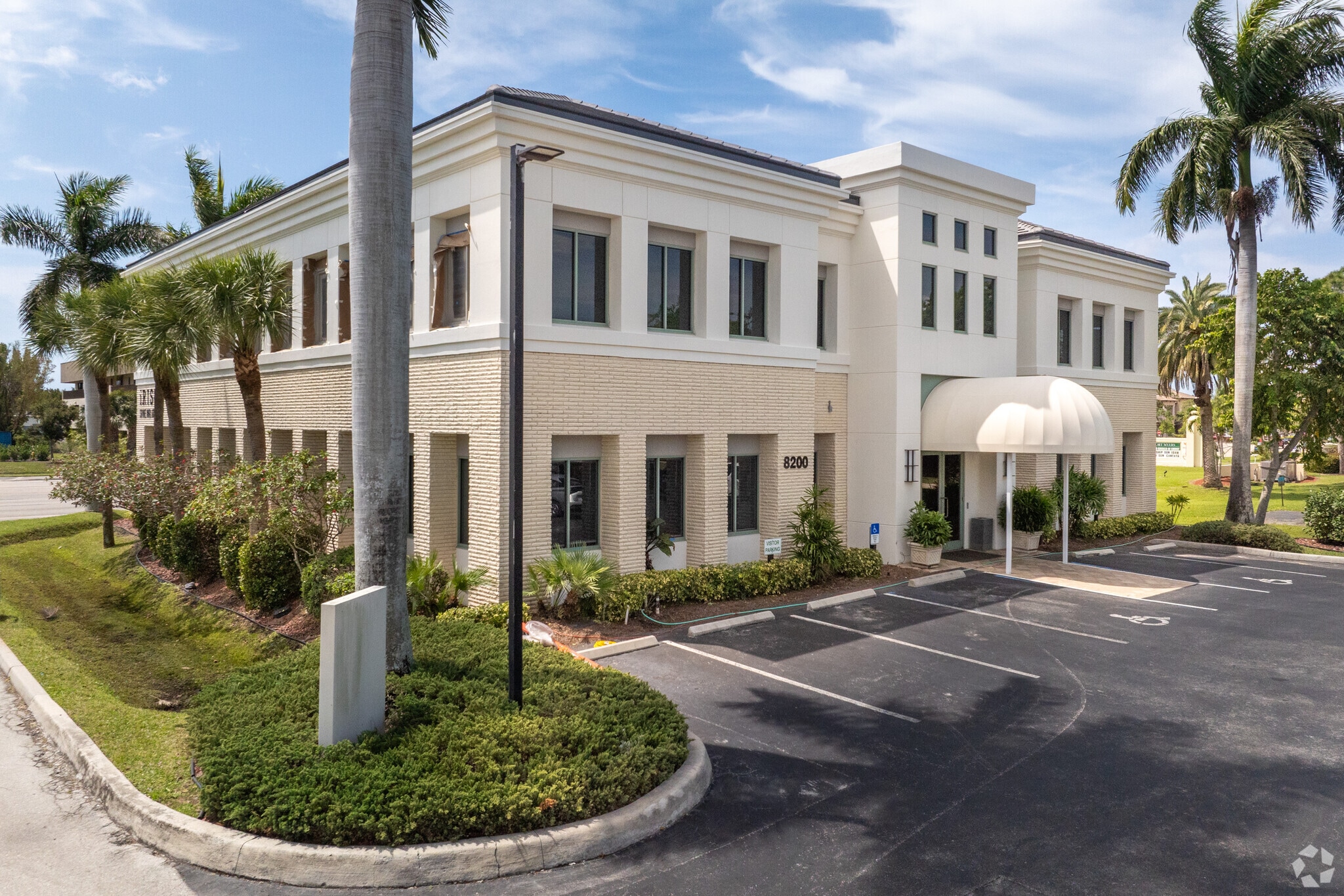 8200 College Pky, Fort Myers, FL for lease Primary Photo- Image 1 of 11