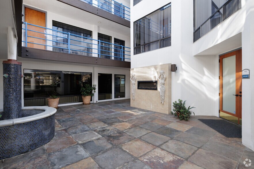 2204 Garnet Ave, San Diego, CA à louer - Photo du bâtiment - Image 2 de 3