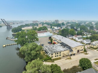 More details for 627 Bay Shore Dr, Oshkosh, WI - Office for Lease