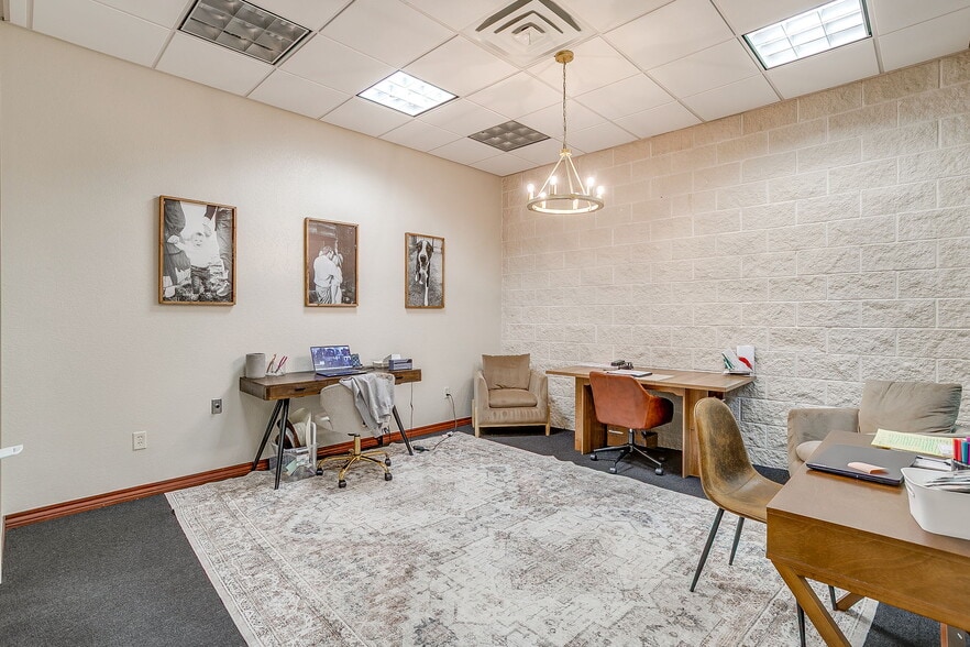 914 N Sylvania Ave, Fort Worth, TX for lease - Building Photo - Image 3 of 5