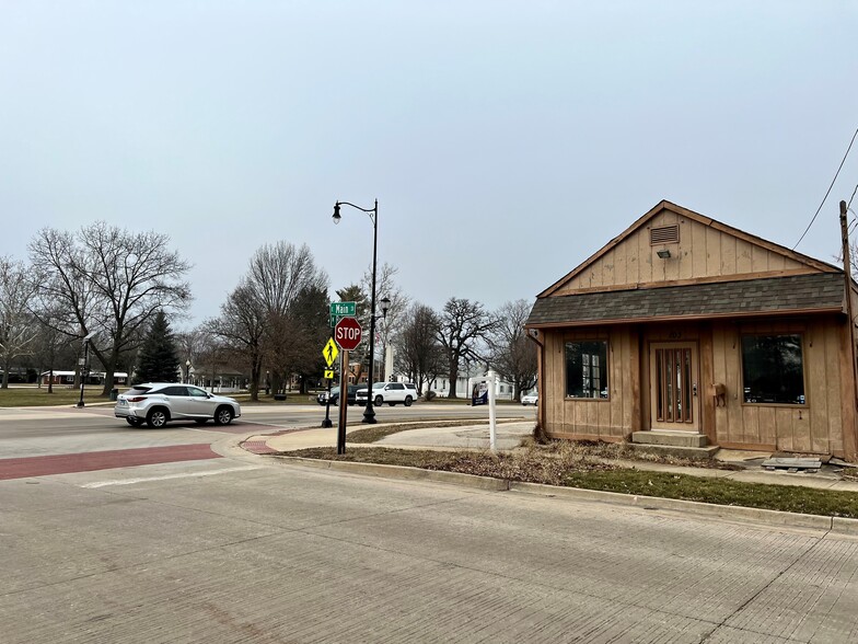 103 E Main St, Yorkville, IL for sale - Building Photo - Image 1 of 1