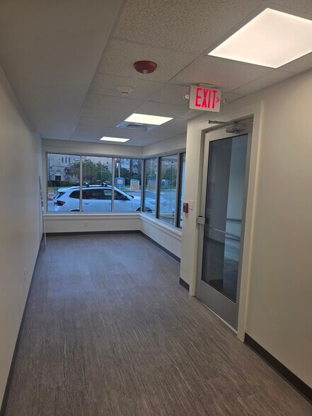 23 Commonwealth Ave, Chestnut Hill, MA à louer - Photo du bâtiment - Image 2 de 9