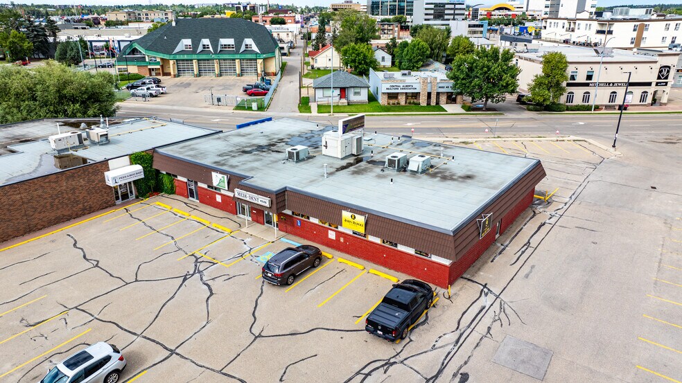 4419 50 Ave, Red Deer, AB à louer - Photo du bâtiment - Image 3 de 25