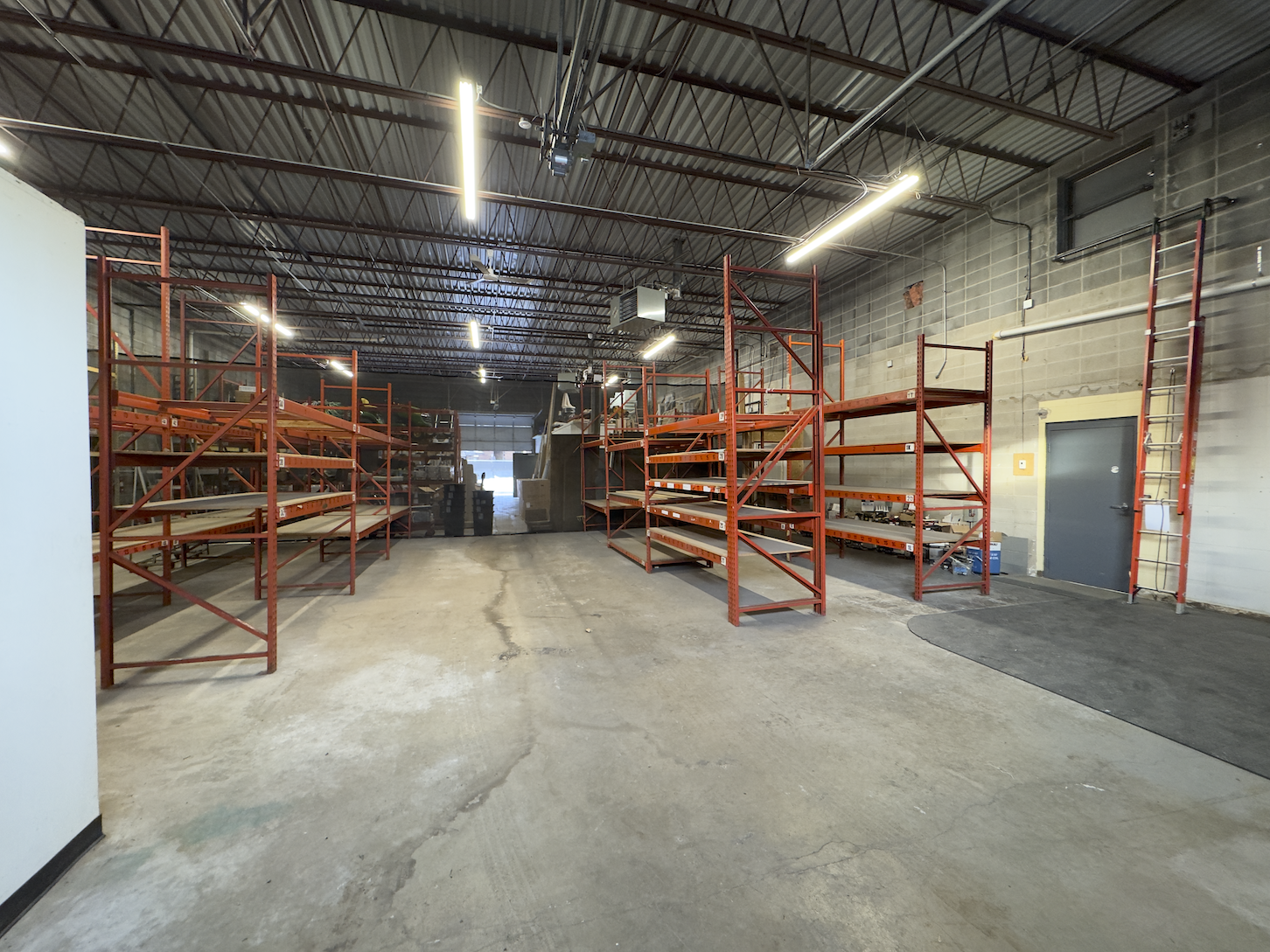 4211 Rhode Island Ave N, New Hope, MN à louer Photo intérieure- Image 1 de 2