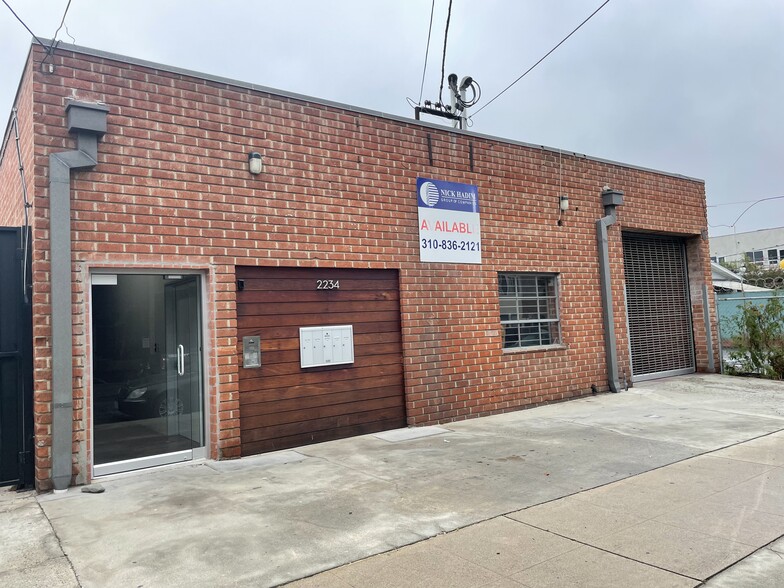 2234 Barry Ave, Los Angeles, CA for lease - Building Photo - Image 2 of 10