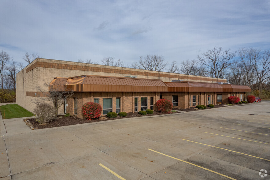 21500-21550 Drake Rd, Strongsville, OH for lease - Building Photo - Image 1 of 4