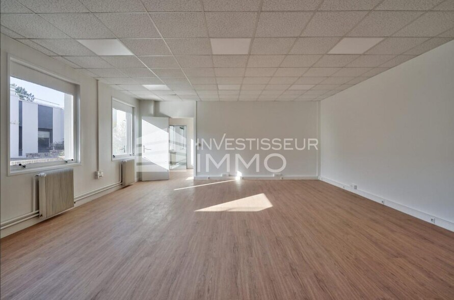 Office in Lognes for lease - Interior Photo - Image 2 of 12