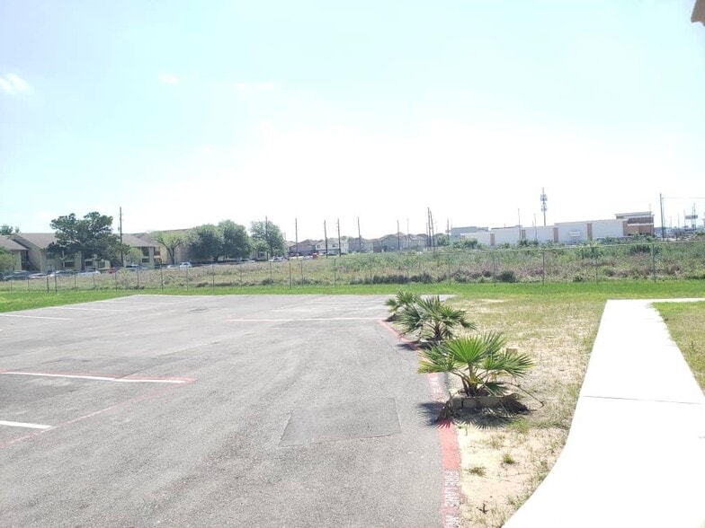 6603 Langham Dr, Houston, TX for lease - Building Photo - Image 3 of 27