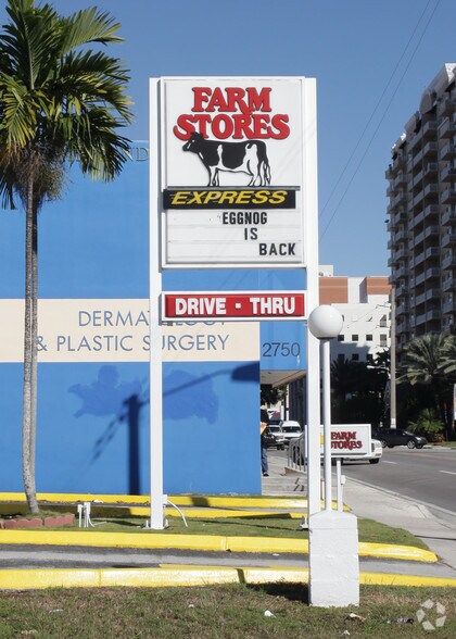 2756 NW 37th Ave, Coconut Grove, FL à vendre - Photo du bâtiment - Image 2 de 6