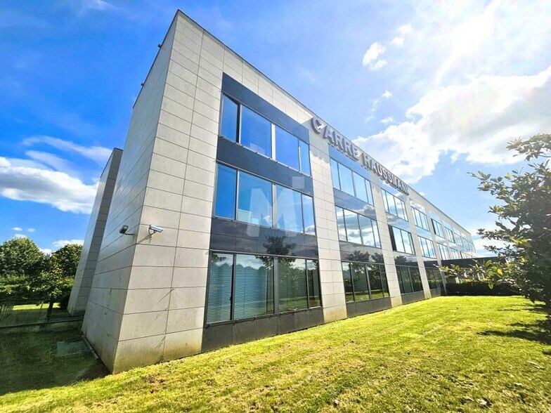 Office in Lieusaint for lease - Building Photo - Image 1 of 10