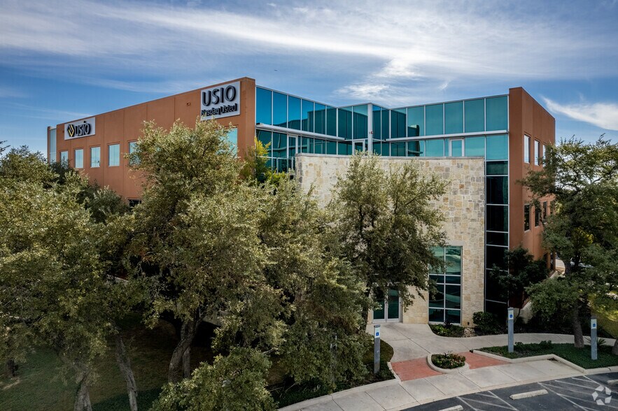 3611 Paesanos Pky, San Antonio, TX à louer - Photo du bâtiment - Image 2 de 12