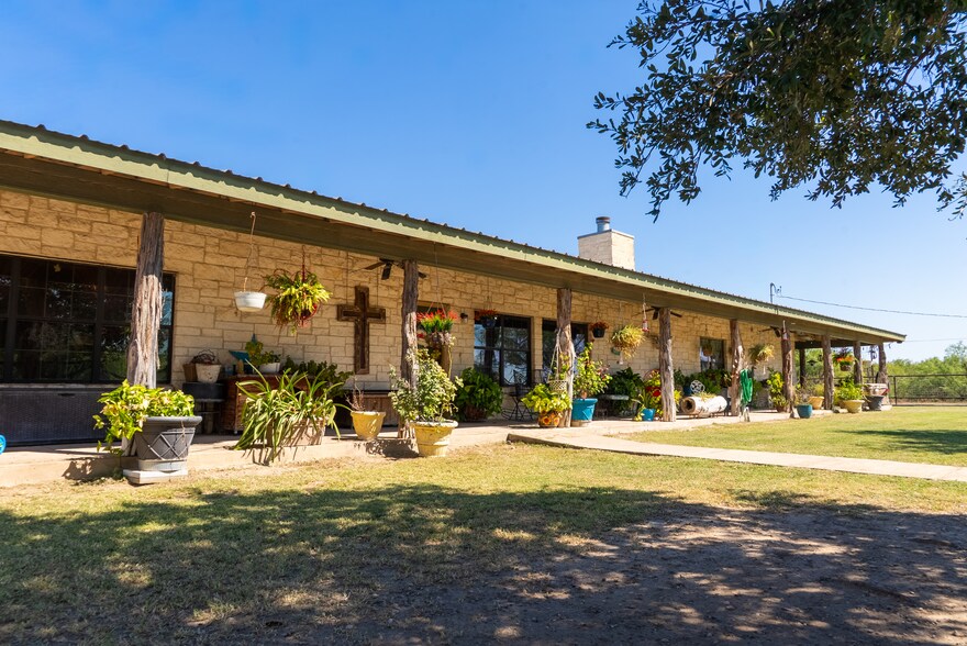 Rocking DC4 Ranch, Del Rio, TX à vendre - Photo du bâtiment - Image 3 de 32