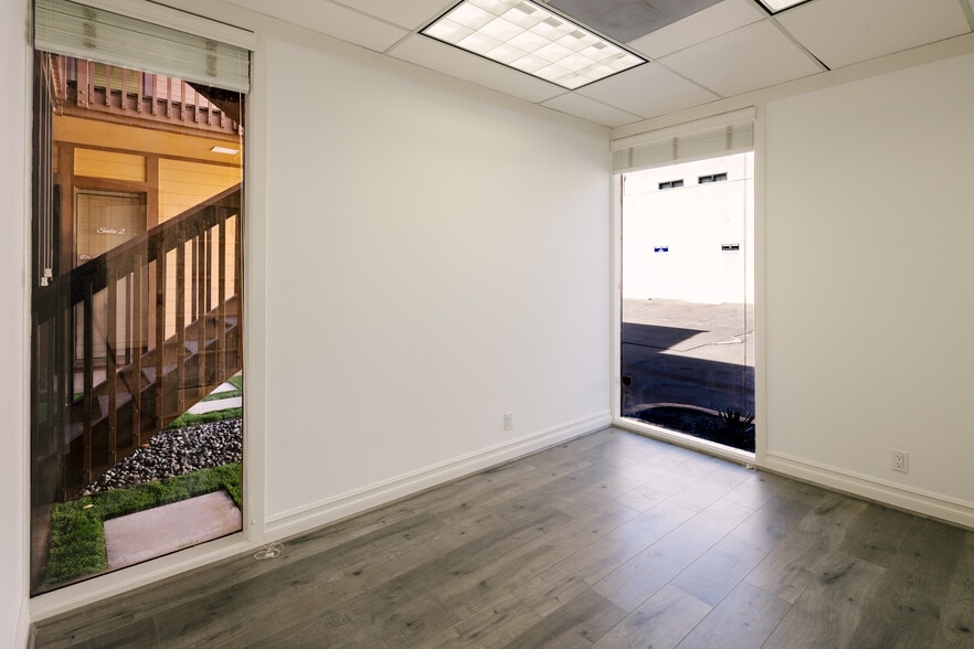 2505 Canada Blvd, Glendale, CA for lease - Building Photo - Image 3 of 101