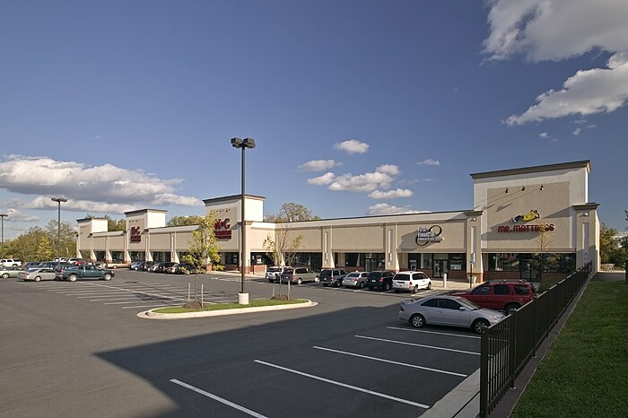 8645 Pulaski Hwy, Baltimore, MD à louer - Photo du bâtiment - Image 3 de 9