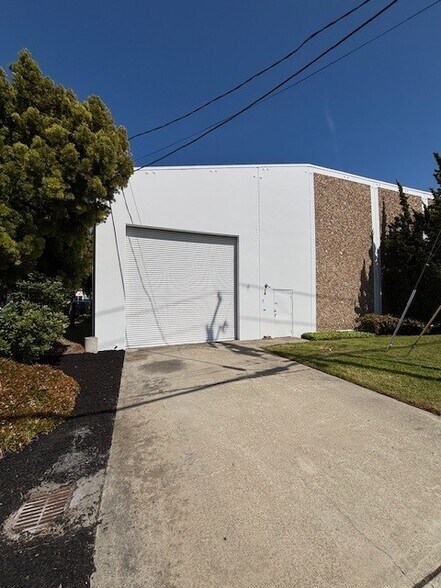 14492 Doolittle Dr, San Leandro, CA à louer - Photo du bâtiment - Image 2 de 7