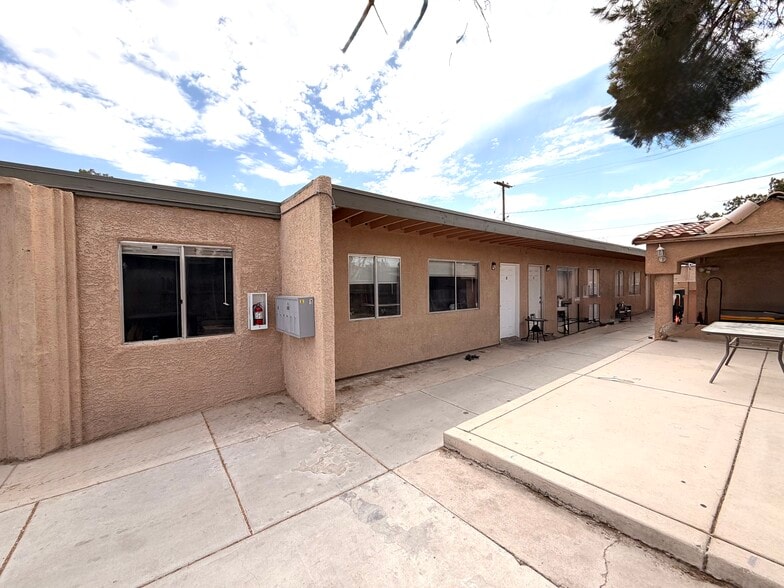 1967 Linn Ln, Las Vegas, NV for sale - Building Photo - Image 2 of 23