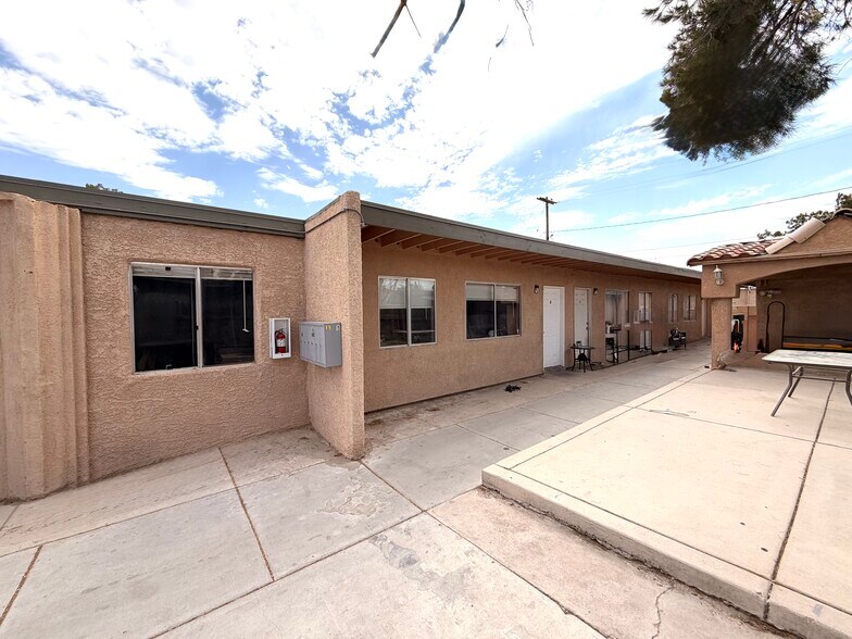 1967 Linn Ln, Las Vegas, NV à vendre - Photo du bâtiment - Image 2 de 23