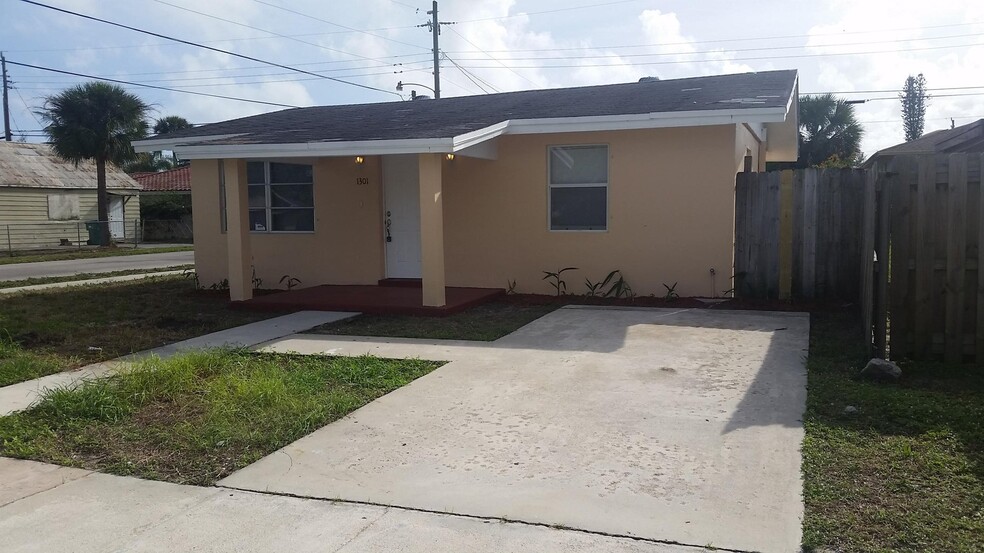 1301 W 25th St, Riviera Beach, FL for sale - Primary Photo - Image 1 of 1