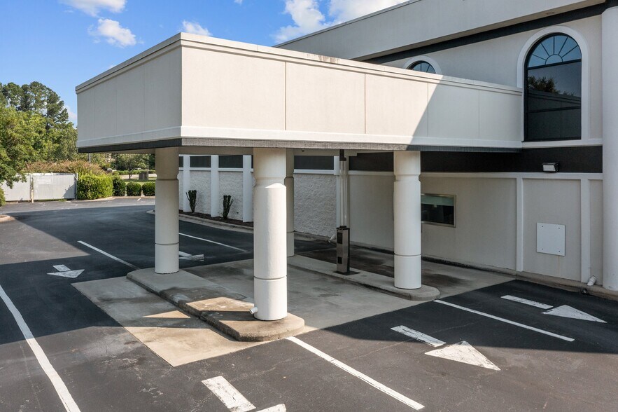 1011 Red Banks Rd, Greenville, NC à louer - Photo du bâtiment - Image 2 de 7