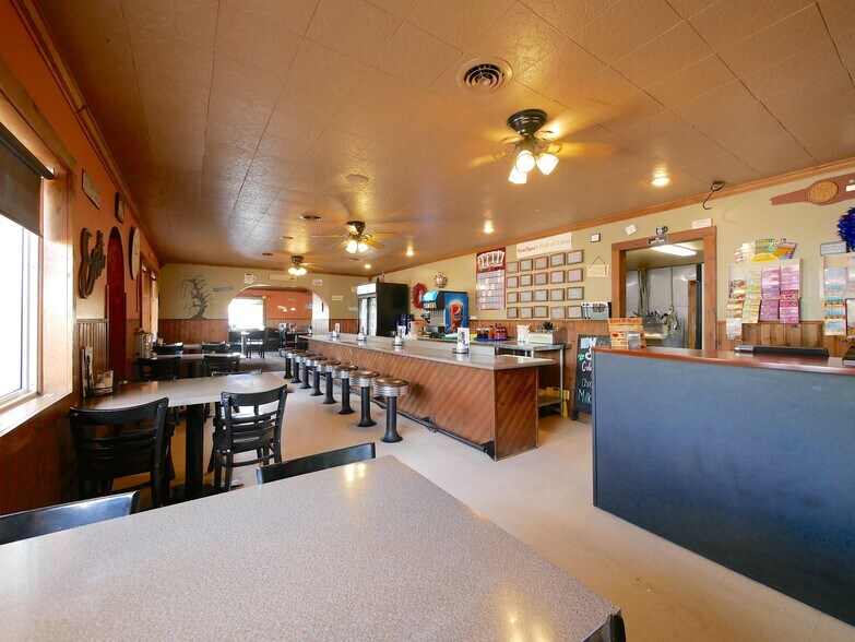 56721 Ferry Landing Rd, Shadyside, OH à vendre - Photo intérieure - Image 2 de 37