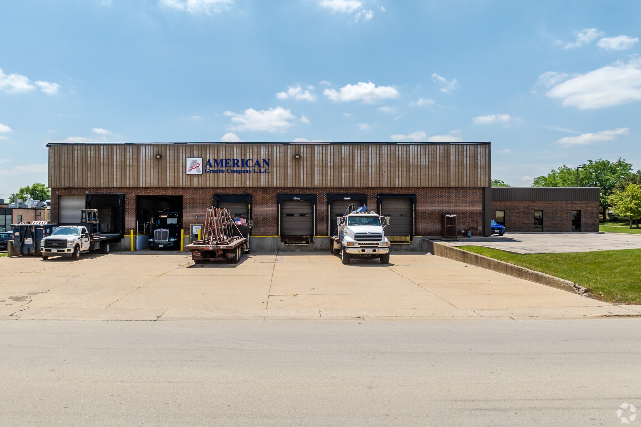 1951 Lively Blvd, Elk Grove Village, IL for lease Building Photo- Image 1 of 2