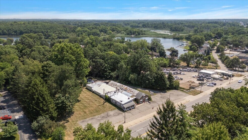 5992 Dixie Hwy, Village of Clarkston, MI à vendre - Photo du bâtiment - Image 3 de 17