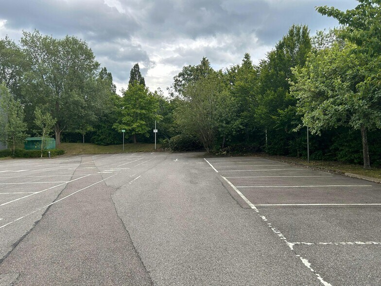 Willoughby Rd, Bracknell à louer - Photo du bâtiment - Image 3 de 5