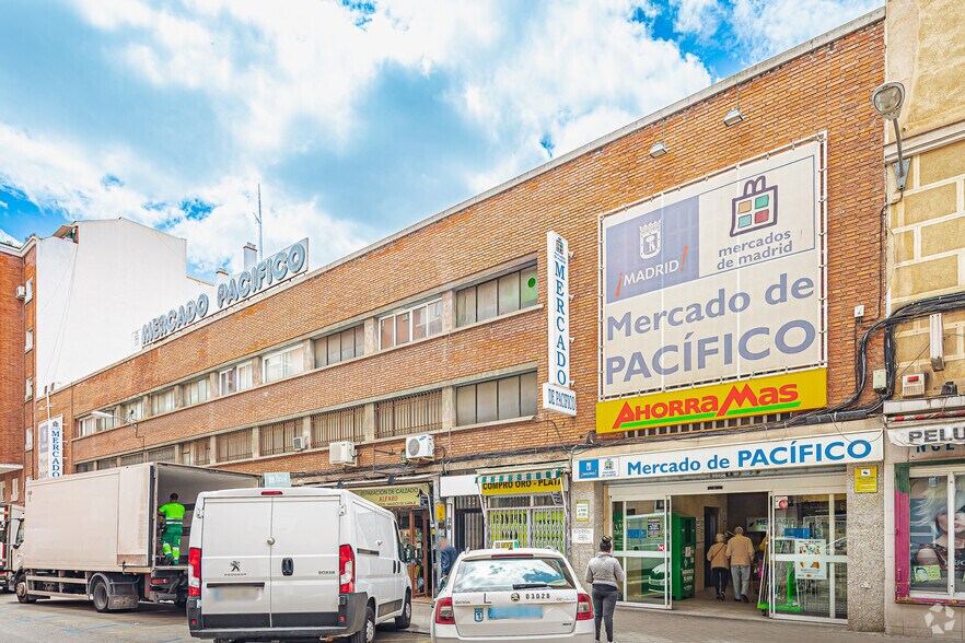 Retail in Madrid, Madrid for sale - Building Photo - Image 2 of 5