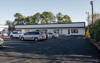 4125-4142 Durham Chapel Hill Blvd, Durham, NC à louer Photo du bâtiment- Image 1 de 6