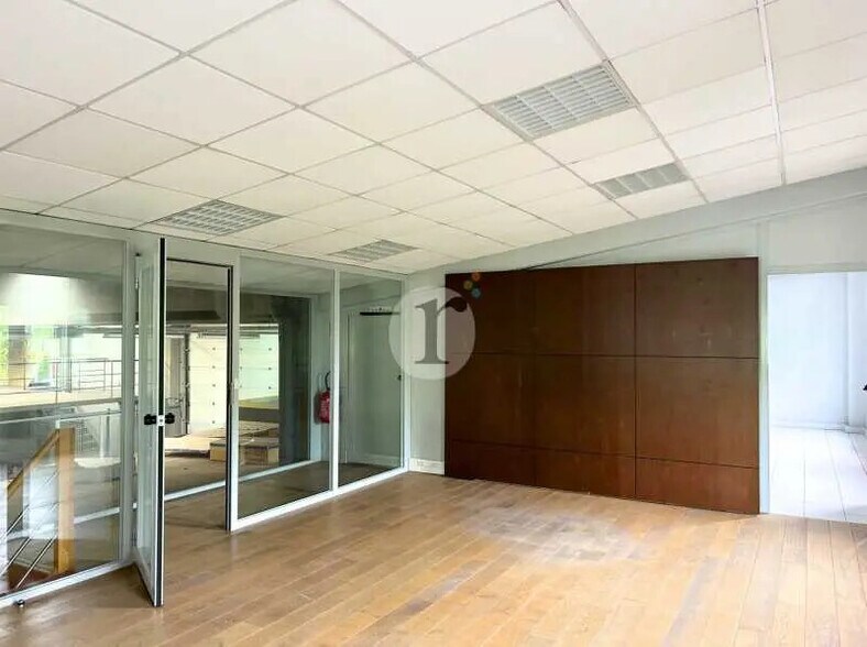 Office in Templemars for lease - Interior Photo - Image 3 of 7