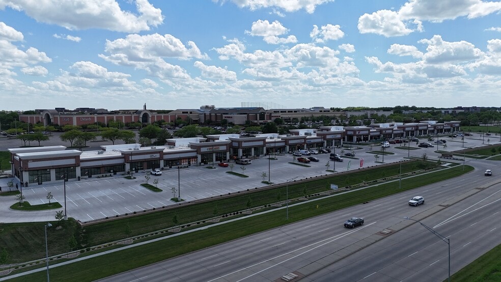 6960 E.P. True Pky, West Des Moines, IA for lease - Building Photo - Image 3 of 14