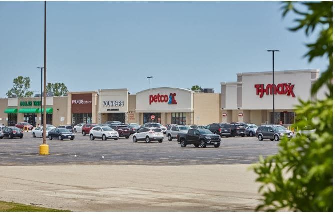 2300-2800 Roosevelt Rd, Marinette, WI for lease Primary Photo- Image 1 of 12