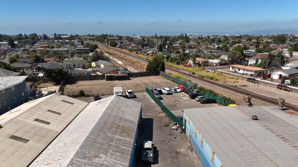 10441 Edes Ave, Oakland, CA à louer - Vidéo sur l’inscription commerciale - Image 2 de 11